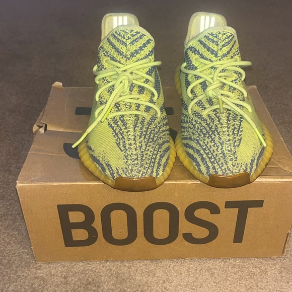 🔥YEEZY BOOST 350 - Picture 2 of 4